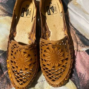 Brand new beautiful Mexican sandals !